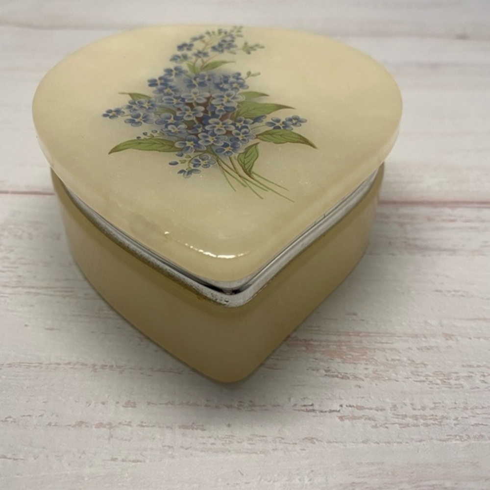 Italian Hand Carved Green Alabaster Onyx Marble Small Bud Box